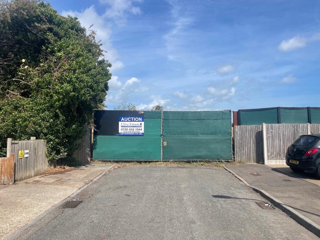 Lot: 30 - LAND WITH PLANNING FOR SIX HOUSES - TWO DETACHED HOUSES AND FOUR SEMI-DETACHED - Access to site